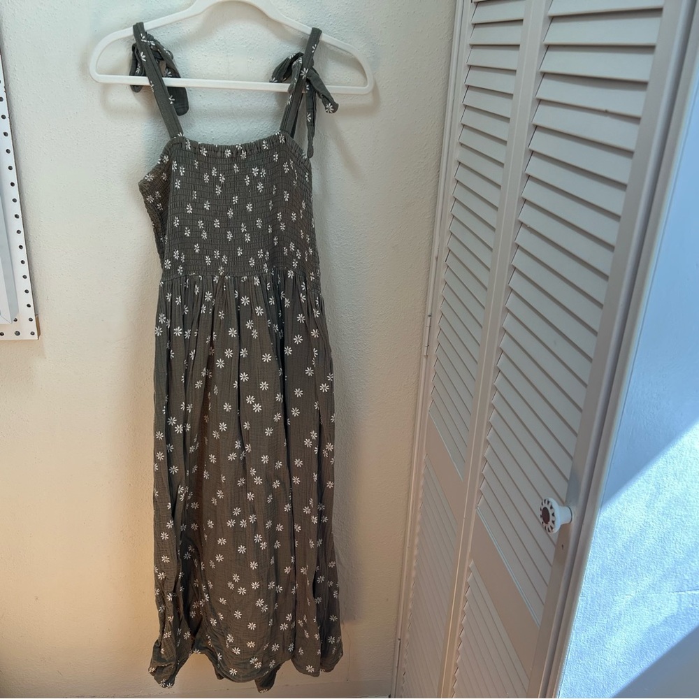 Rylee + Cru smocked dress - Picture 2 of 11